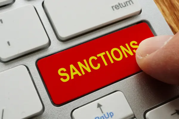 Британія 6 серпня вдарила новими санкціями по Росії: що змінилося для банків і суден