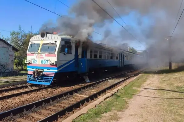 Удар БПЛА по електричці на Харківщині: що відомо про наслідки станом на зараз