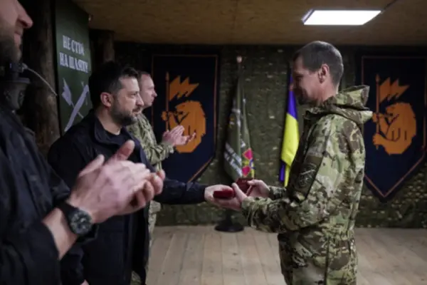 Зеленський на Лиманському напрямку провів нараду та нагородив воїнів 66-ї бригади