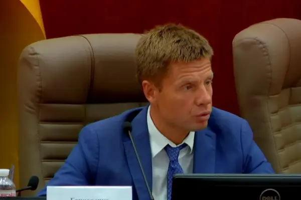 Гончаренко втратив членство у фракції: Корнієнко озвучив рішення з трибуни Ради